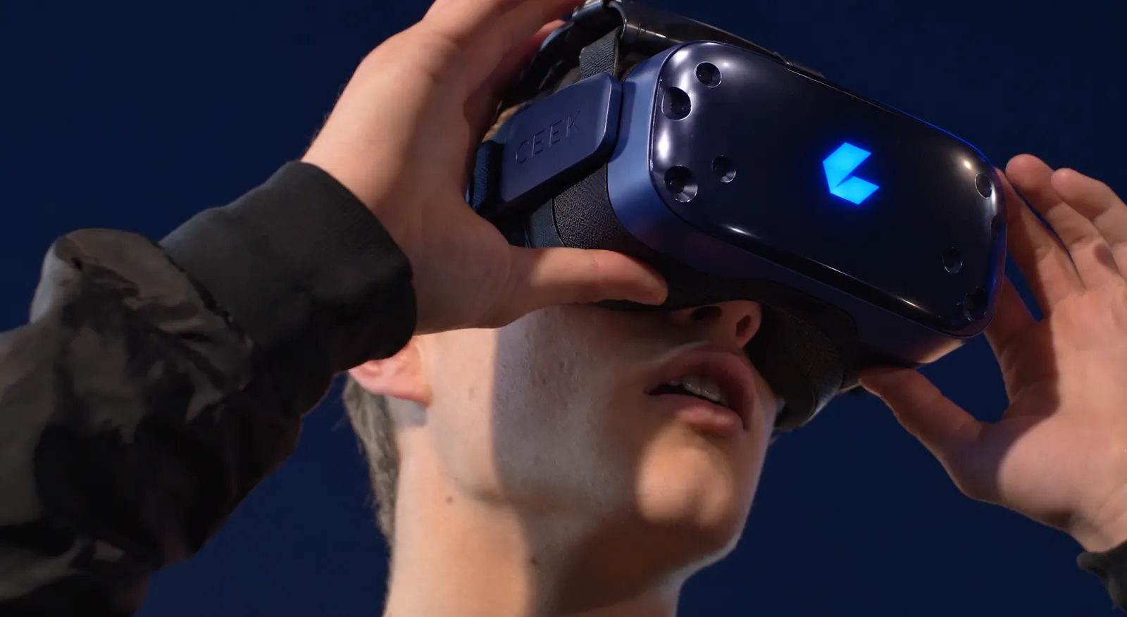 Trainee wearing a CEEK VR headset
